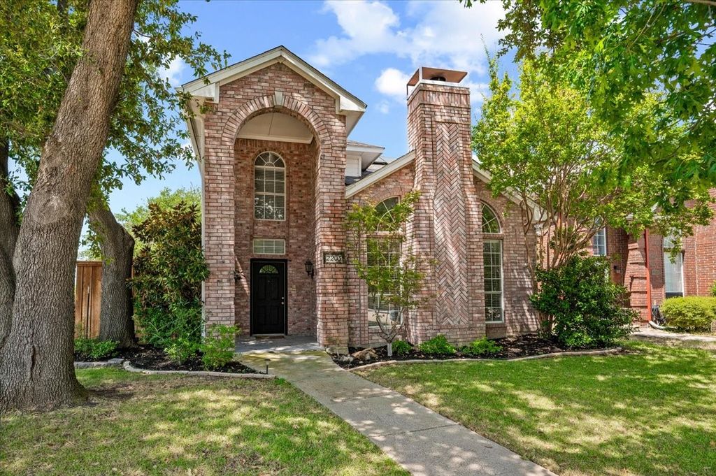 2203 Meadowstone Drive, Carrollton, TX 75006