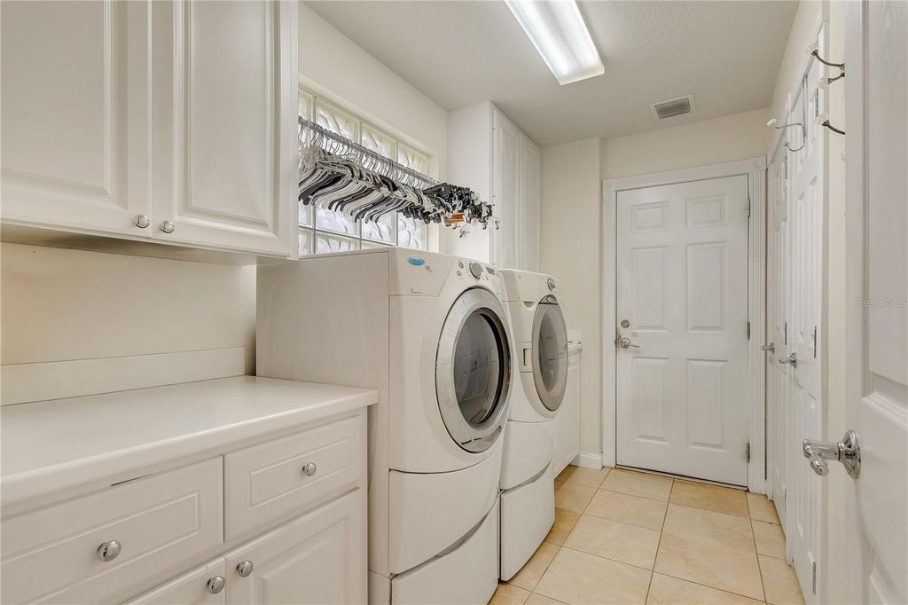 Image 20 of property listing at 11831 FAN TAIL LANE, Orlando, FL 32827