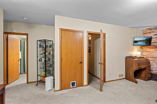 5249 Vera Cruz Avenue N, Crystal, MN 55429