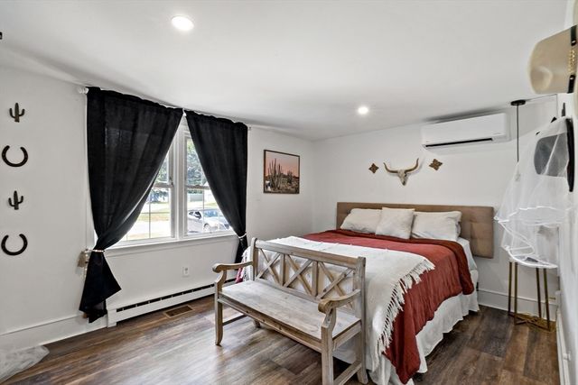 80 Briggs Ln, Tiverton, RI 02878