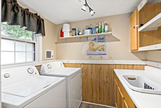 80 Briggs Ln, Tiverton, RI 02878