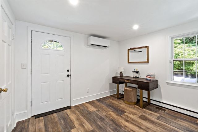 80 Briggs Ln, Tiverton, RI 02878
