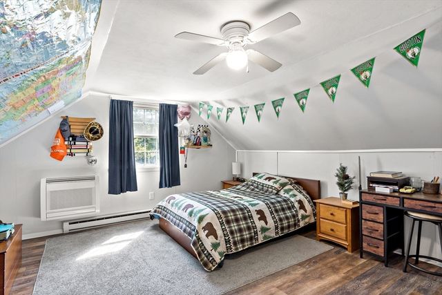 80 Briggs Ln, Tiverton, RI 02878