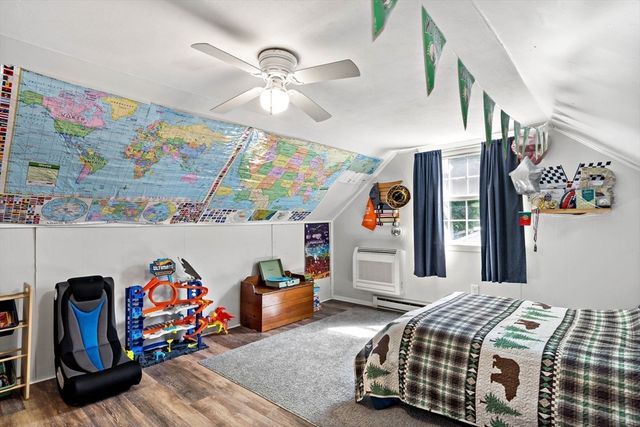 80 Briggs Ln, Tiverton, RI 02878