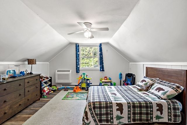 80 Briggs Ln, Tiverton, RI 02878