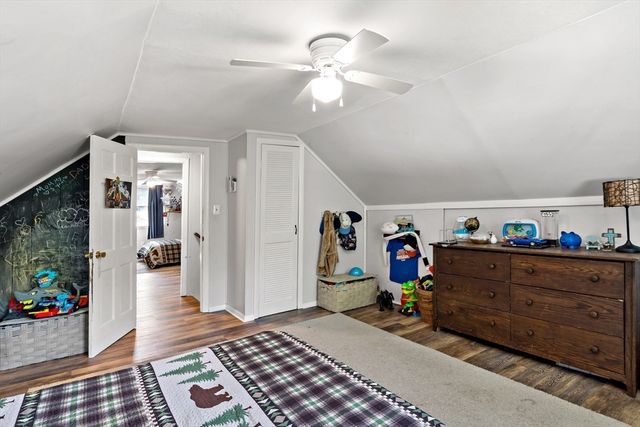 80 Briggs Ln, Tiverton, RI 02878