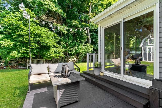 80 Briggs Ln, Tiverton, RI 02878