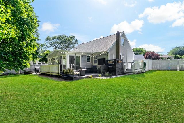 80 Briggs Ln, Tiverton, RI 02878