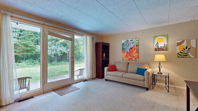 100 Kennedy Dr Apt 4, South Burlington, VT 05403