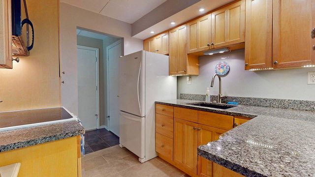 100 Kennedy Dr Apt 4, South Burlington, VT 05403