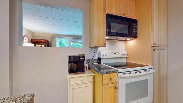100 Kennedy Dr Apt 4, South Burlington, VT 05403