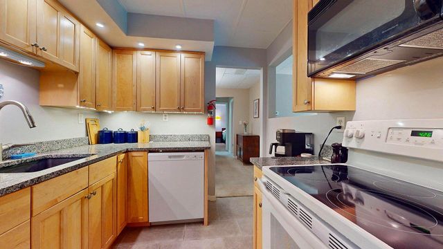 100 Kennedy Dr Apt 4, South Burlington, VT 05403