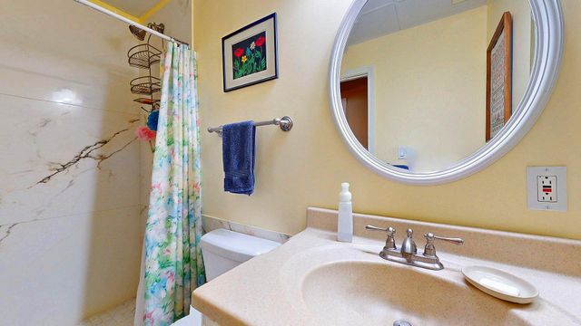 100 Kennedy Dr Apt 4, South Burlington, VT 05403