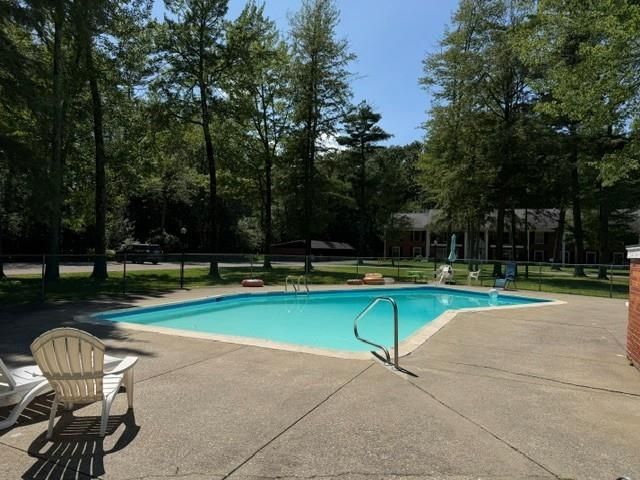 100 Kennedy Dr Apt 4, South Burlington, VT 05403