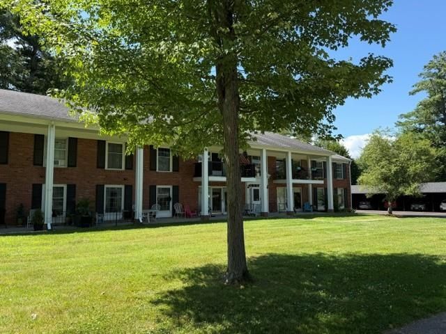 100 Kennedy Dr Apt 4, South Burlington, VT 05403