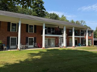 100 Kennedy Dr Apt 4, South Burlington, VT 05403