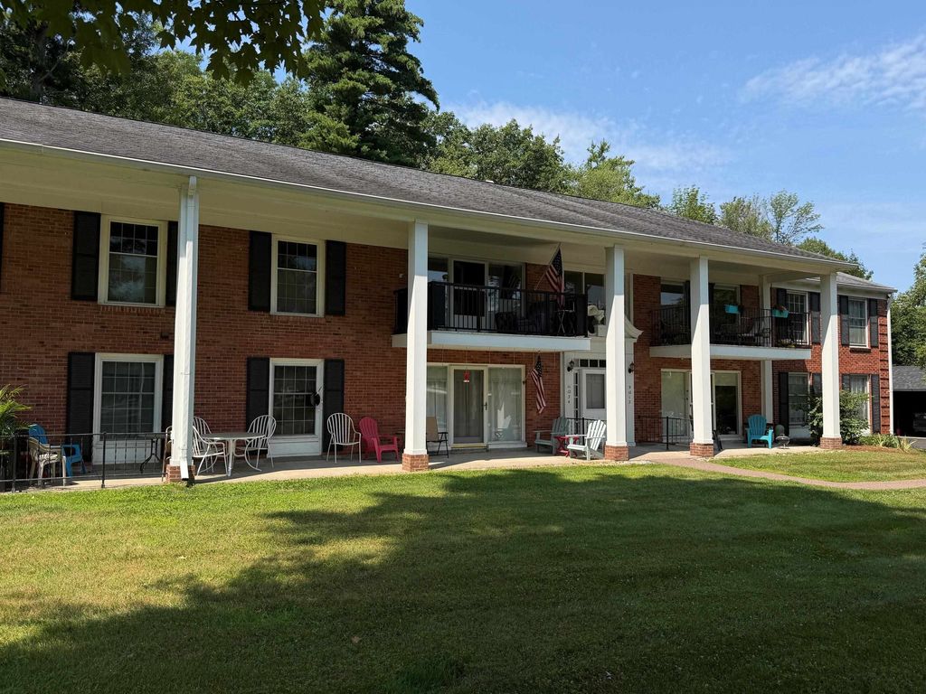 100 Kennedy Dr Apt 4, South Burlington, VT 05403