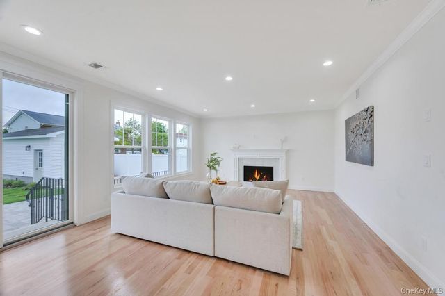 85 West Avenue, Hicksville, NY 11801