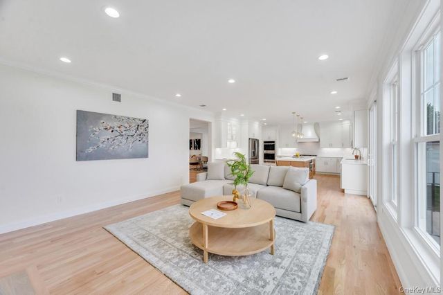 85 West Avenue, Hicksville, NY 11801