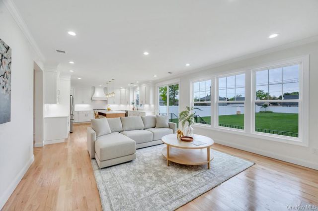 85 West Avenue, Hicksville, NY 11801