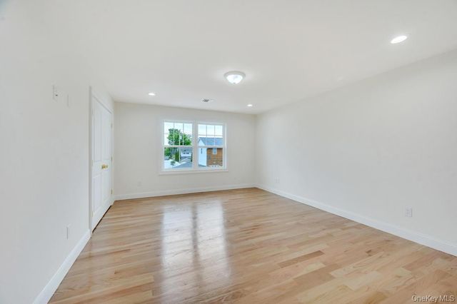 85 West Avenue, Hicksville, NY 11801