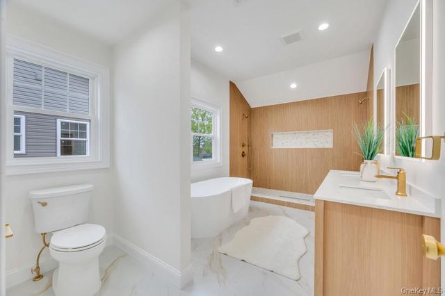 85 West Avenue, Hicksville, NY 11801