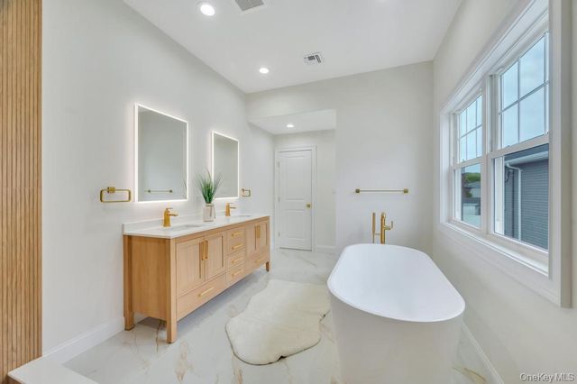 85 West Avenue, Hicksville, NY 11801