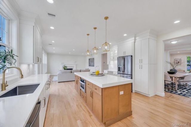 85 West Avenue, Hicksville, NY 11801
