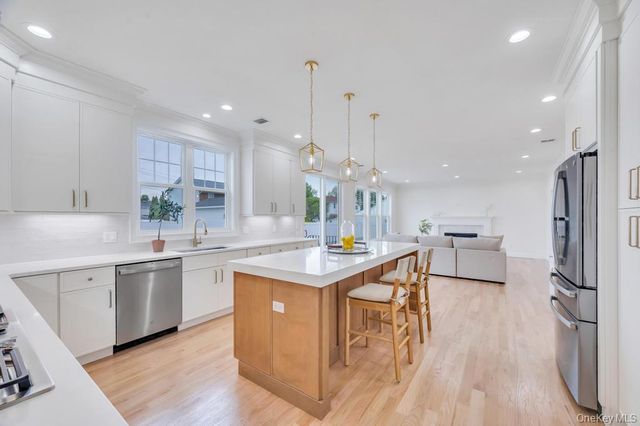 85 West Avenue, Hicksville, NY 11801