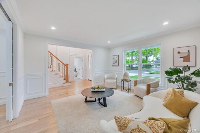 85 West Avenue, Hicksville, NY 11801