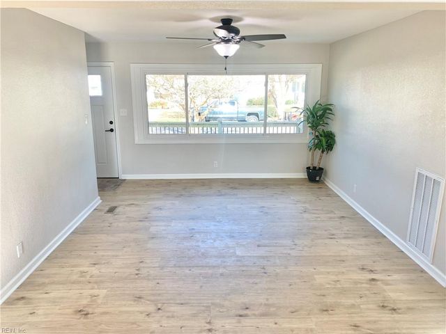 1815 Lightwood LN, Norfolk, VA 23518