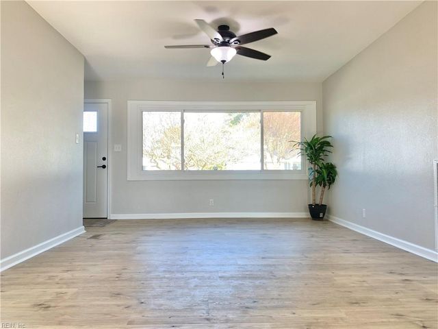 1815 Lightwood LN, Norfolk, VA 23518