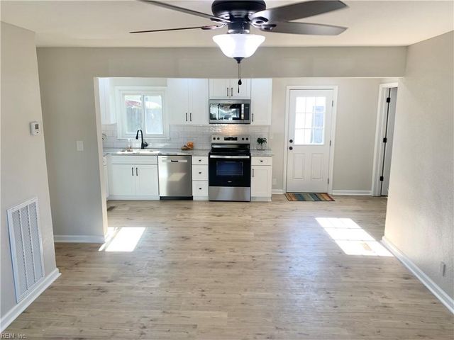 1815 Lightwood LN, Norfolk, VA 23518