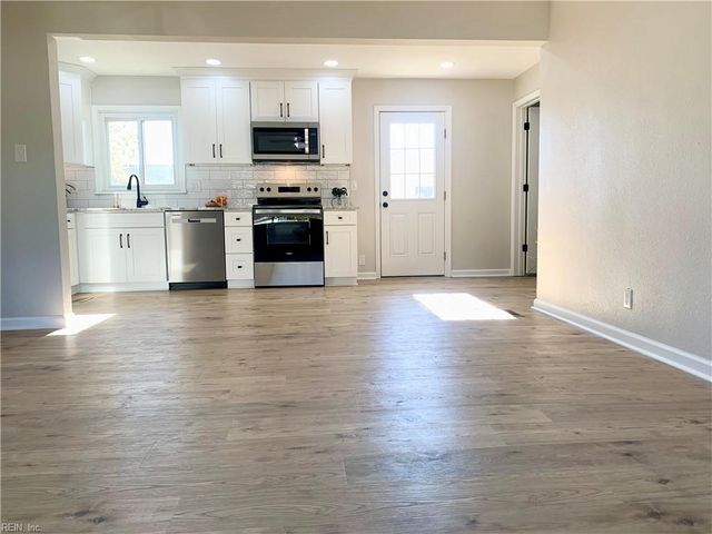 1815 Lightwood LN, Norfolk, VA 23518