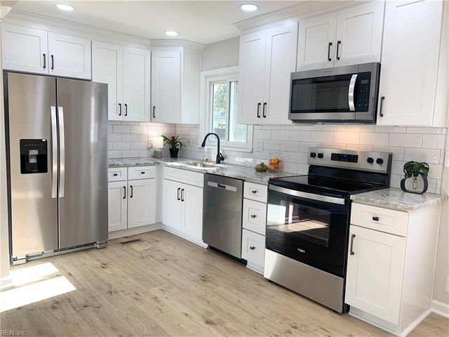 1815 Lightwood LN, Norfolk, VA 23518