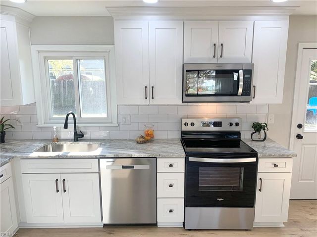 1815 Lightwood LN, Norfolk, VA 23518