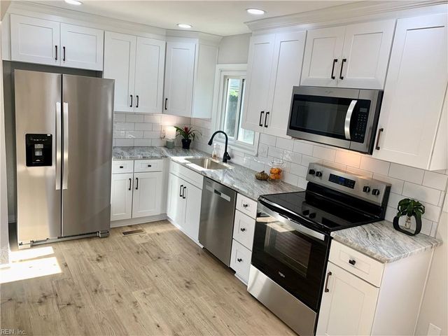 1815 Lightwood LN, Norfolk, VA 23518