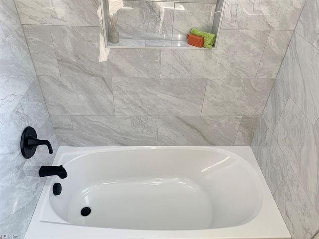 1815 Lightwood LN, Norfolk, VA 23518