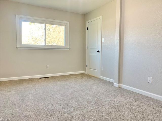 1815 Lightwood LN, Norfolk, VA 23518