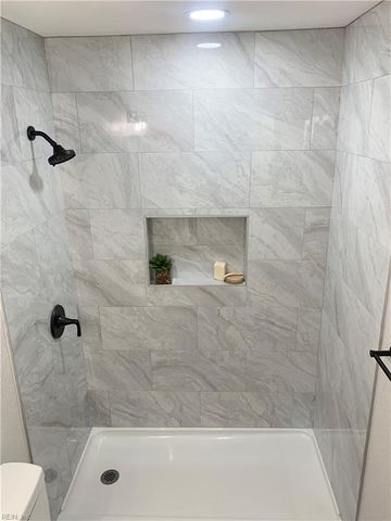 1815 Lightwood LN, Norfolk, VA 23518