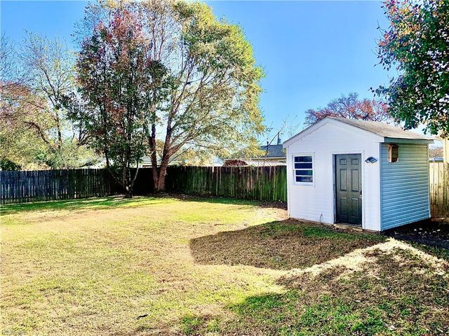 1815 Lightwood LN, Norfolk, VA 23518