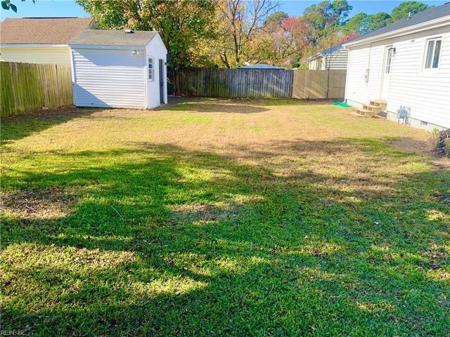 1815 Lightwood LN, Norfolk, VA 23518