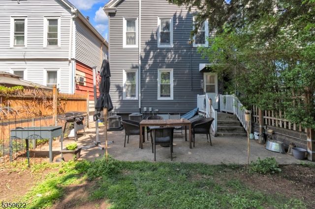 26 Grand St, Garfield City, NJ 07026