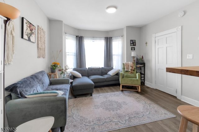 26 Grand St, Garfield City, NJ 07026