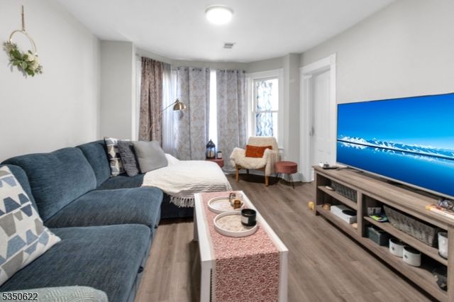 26 Grand St, Garfield City, NJ 07026