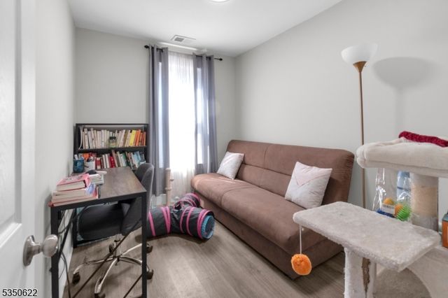 26 Grand St, Garfield City, NJ 07026