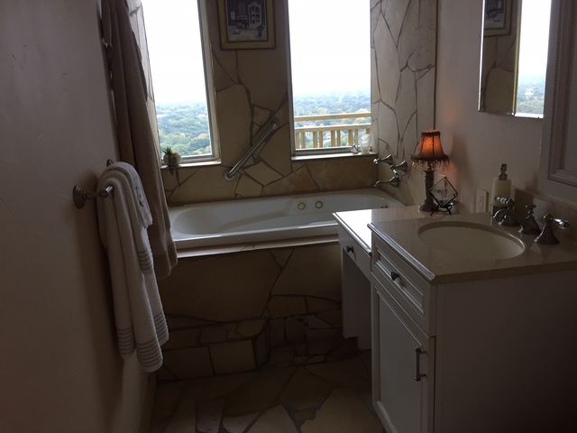 6211 W Northwest Highway 2700, Dallas, TX 75225