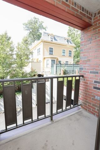 44 Concord Ave 204, Cambridge, MA 02138