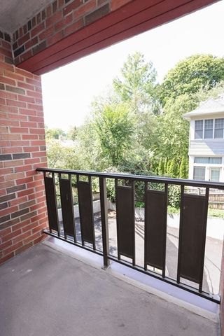 44 Concord Ave 204, Cambridge, MA 02138