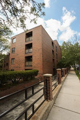 44 Concord Ave 204, Cambridge, MA 02138